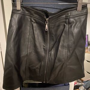 Guess mini skirt